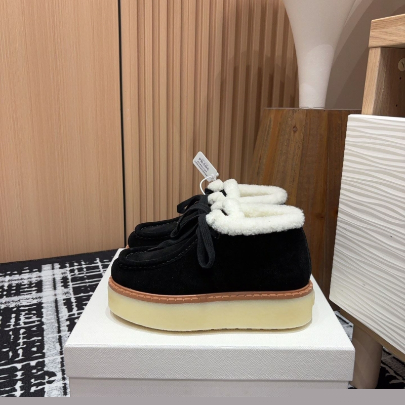 Pra*a casual shoes
